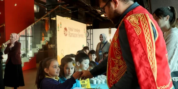 Sakarya'da minik yüreklere Ramazan sevincini taşıdılar haberi