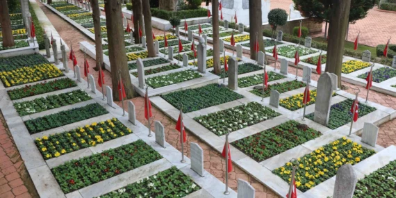 Şehitlikler, "18 Mart Çanakkale Zaferi" için hazırlandı haberi