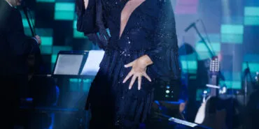 Sibel Can Kıbrıs'ta göz kamaştırdı haberi