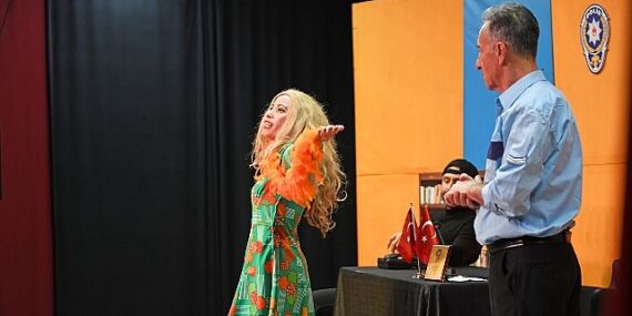 Tarlabaşı Karakolu oyunu Osmangazili sanatseverler ile buluştu haberi