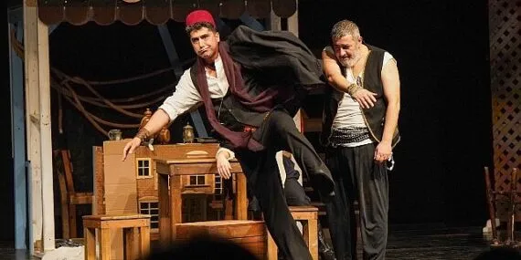 Taşlamalar oyunu Gaziemir’de kahkaha tufanı estirdi haberi