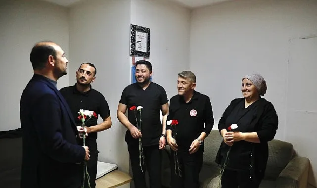 Tıp Bayramı’nda Sağlık Çalışanlarına Karanfil Dağıtıldı haberi