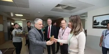 Tıp bayramında hekimler ziyaret edildi haberi