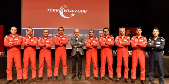 Türk Yıldızları pilotları Bursa Mustafakemalpaşa'da haberi