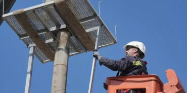 UEDAŞ elektrik direklerini can dostları için hazırladı haberi