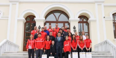 Vali Aygöl, Bilecik’in gururlarını ağırladı haberi