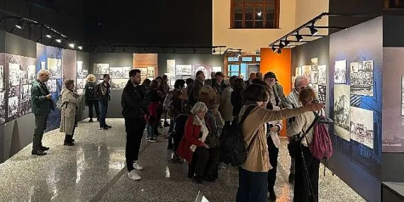 Yunan ziyaretçiler, Yanık Yurt sergisini gezdi haberi