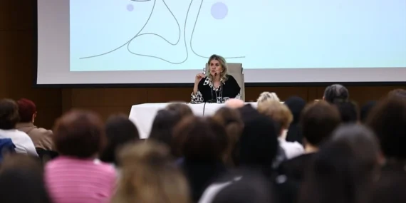 Zeynep Oral ile 8 Mart söyleşisi büyük ilgi gördü haberi