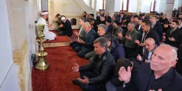 Bayburt'ta Ramazan Bayramı Coşkusu: Camilerde Birlik ve Beraberlik Mesajları Haberi