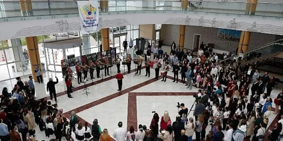 21 Nevit Kodallı Çoksesli Korolar Festivali’nde 7 şehirden 1800 korist sahne aldı haberi