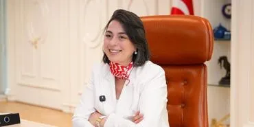 23 Nisan Ulusal Egemenlik ve Çocuk Bayramı dolayısıyla öğrenciler Üsküdar Belediye Başkanı Sinem Dedetaş’ı ziyaret etti. haberi