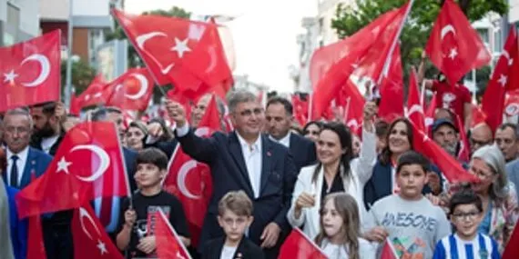 23 Nisan coşkusu İzmir'de sokaklara taştı haberi