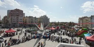 23 Nisan’da çocuklar doyasıya eğlendi haberi