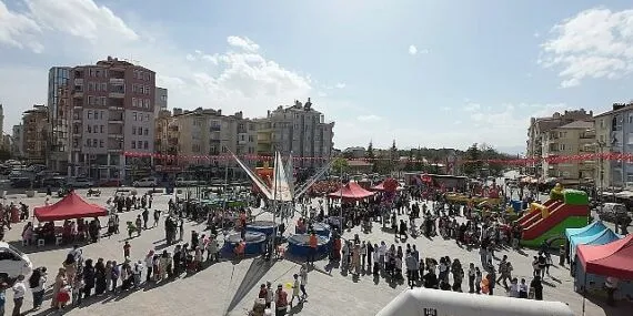 23 Nisan’da çocuklar doyasıya eğlendi haberi