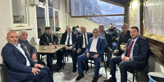 AK Parti Pazaryeri'nde bayram coşkusu haberi