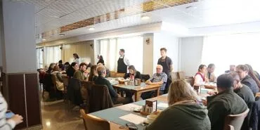 Akıncılar Huzurevi Sakinleri Liseli Aşçılarla Yemek Yarışması Yaptı haberi