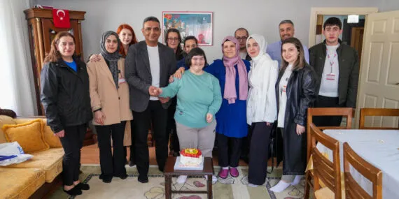 Ankara Keçiören'de özel bireylere sürpriz doğum günü haberi