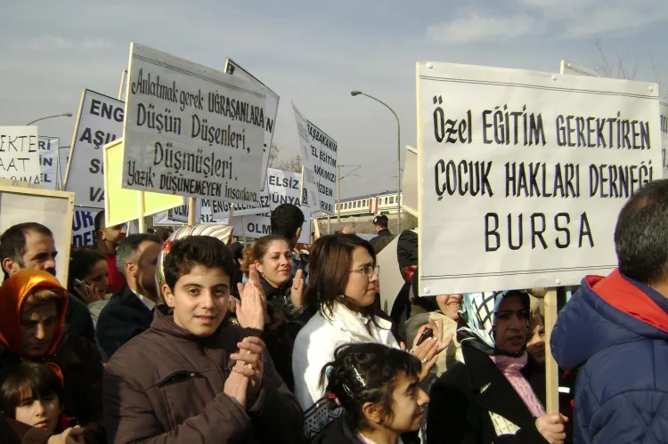 Ankara'daki skandal sonrası Bursa'daki AVM'lere çağrı! Kapsayıcı oyun alanları için proje önerisi! haberi
