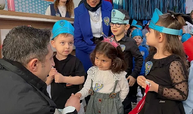 Anne Şehir’de polislere sürpriz kutlama haberi