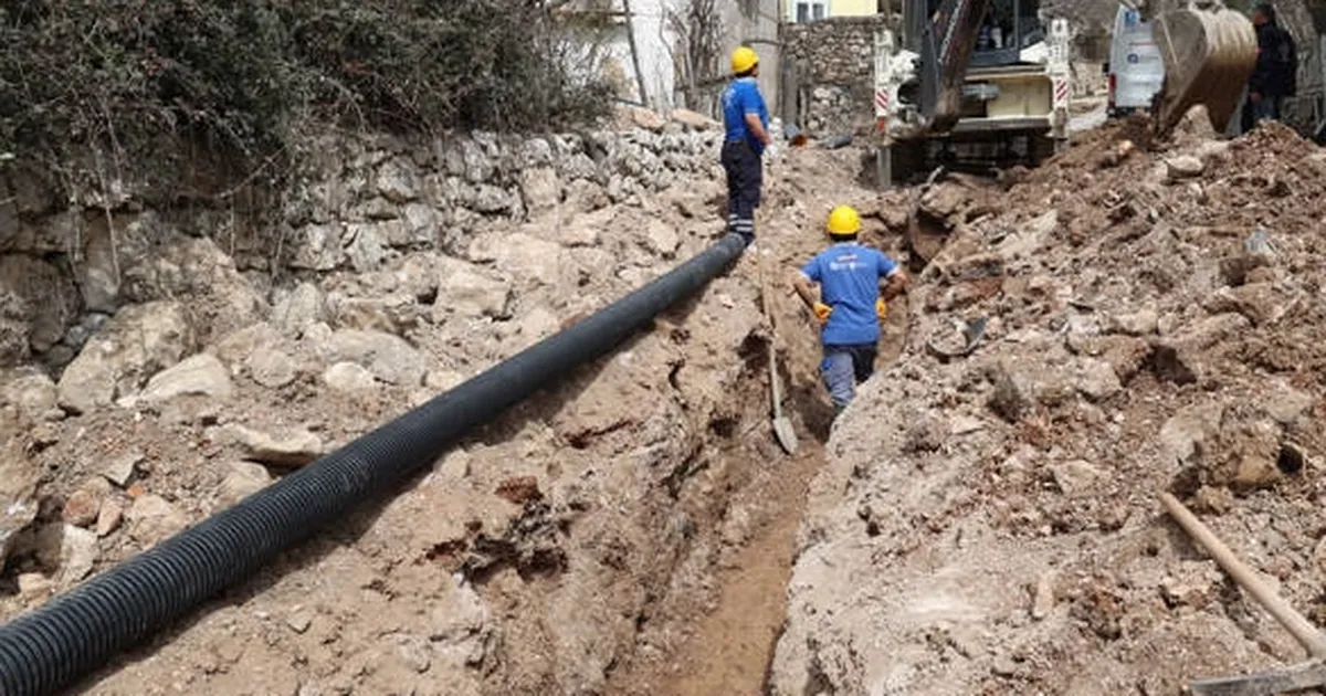 Antalya Toklularda kanalizasyon hattını yenileniyor haberi