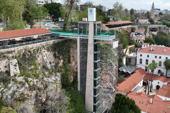 Antalya Yat Limanındaki asansörde bakım onarım! haberi