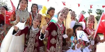 Antalya sokakları dünya çocuklarıyla renklendi haberi