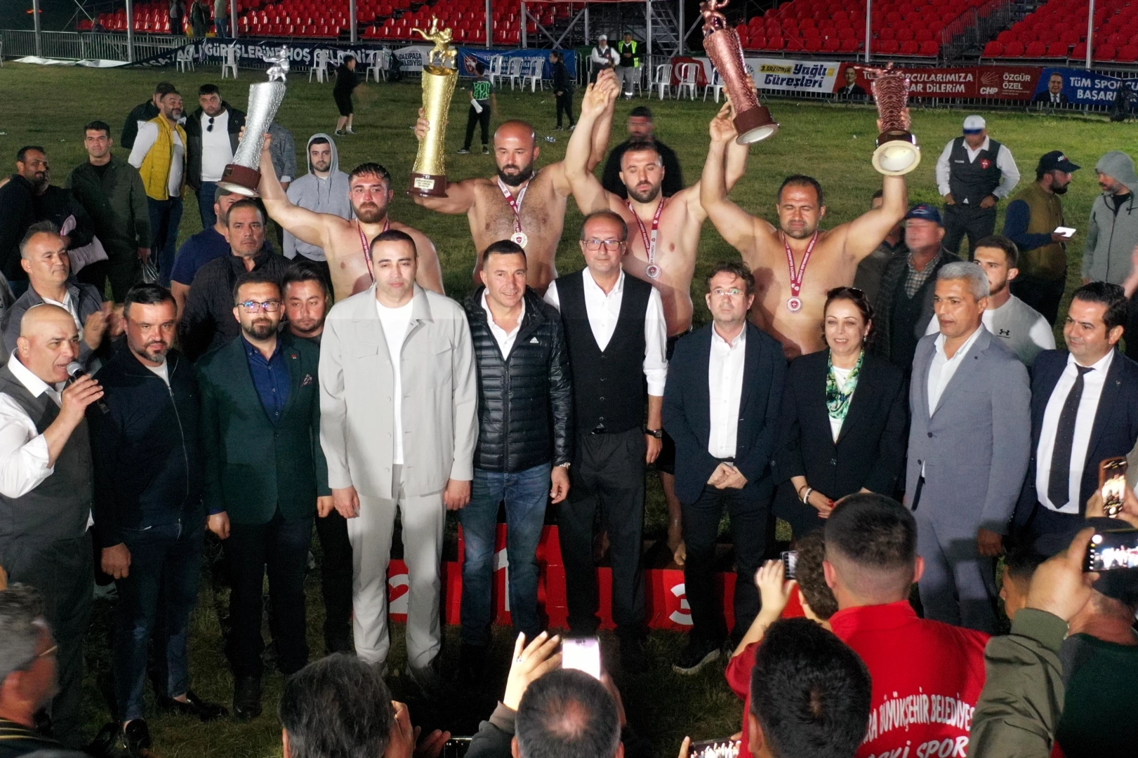 Antalya'da Gazipaşa güreşcisi sezona altın kemerle başladı haberi