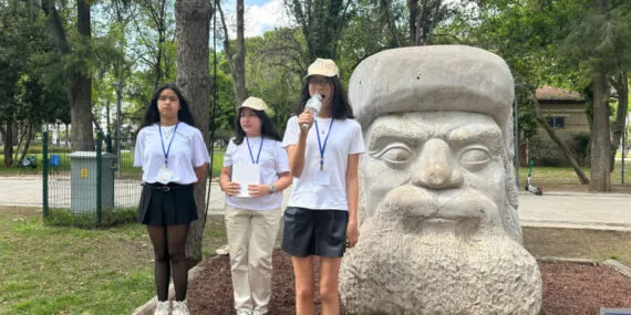 Antalya'da küçük rehberler şehri tanıtıyor haberi