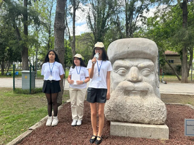 Antalya'da küçük rehberler şehri tanıtıyor haberi