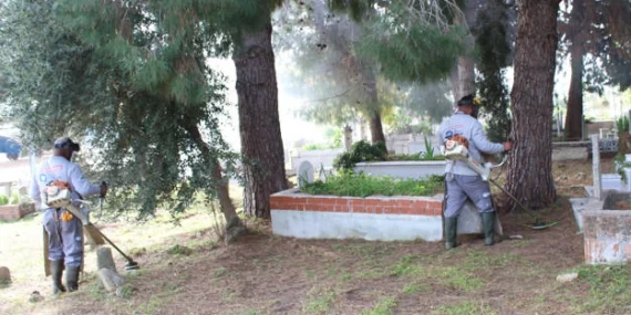 Antlaya mezarlıklarında bakım onarım çalışması haberi