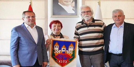 Ayvalık Belediyesi’ne Sjenica Belediye Başkanı Munib Mujagic’ten Kardeş Şehir Daveti haberi