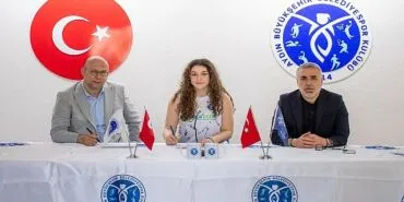 Azra Kaya Profesyonel Sözleşme İmzaladı haberi