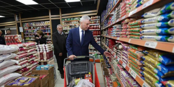 Bakan Bolat boykota karşı alışverişe çıktı haberi