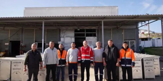Balıkesir Ayvalık'ta çöp konteynerleri uygun maliyetle üretiliyor haberi
