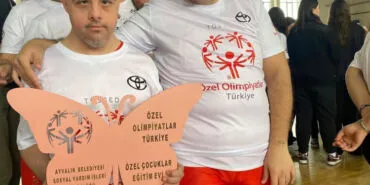 Balıkesirli özel çocuklar altın madalyaları Ayvalık’a getirdi haberi