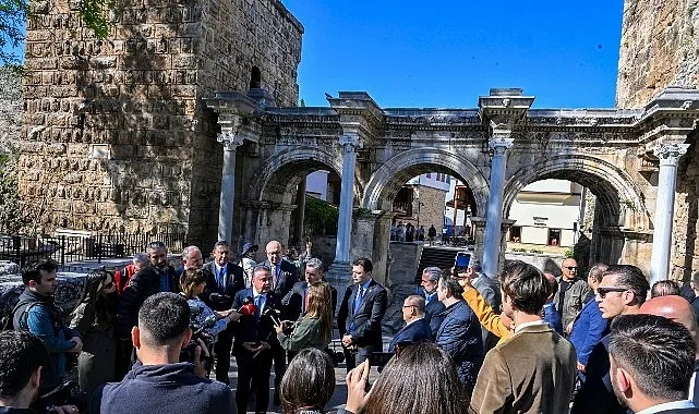 Başkan Böcek sektör temsilcileriyle Kaleiçi’nde haberi
