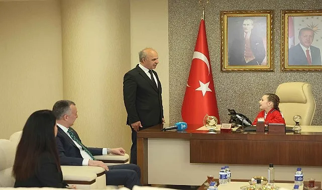 Başkan Büyükakın geleneği bozmadı: Çocuk Bayramı'nda Başkan Damla oldu haberi