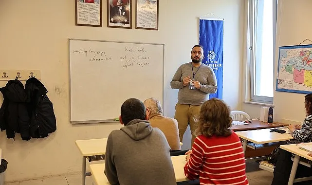 Başkan Çerçioğlu’nun Çalışmaları ile Her Yaştan Aydınlı İngilizce Öğreniyor haberi