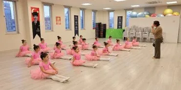 Başkan Çerçioğlu’nun Destekleri ile Aydınlı Minikler Bale Öğreniyor haberi