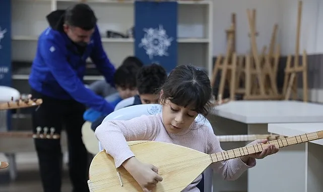Başkan Çerçioğlu’nun Etkinlikleri ile Aydınlı Çocukları Türk Halk Müziğinin Eşsiz Notalarını Öğreniyor haberi