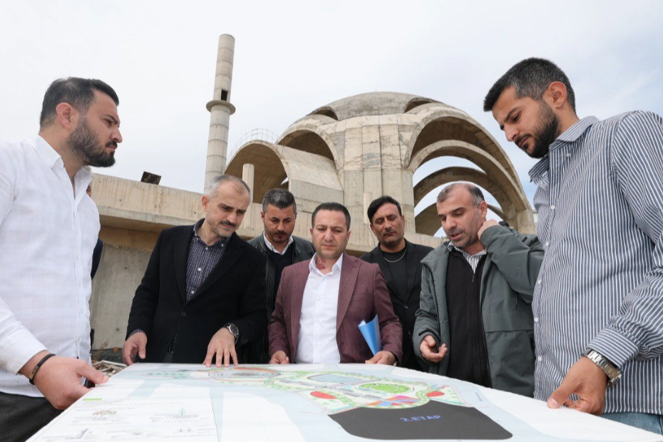 Başkan Çiftçi, kent meydanındaki çalışmaları inceledi haberi