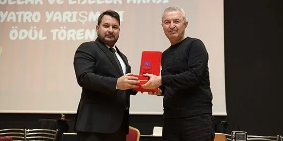 Başkan Çırpanoğlu’ndan tiyatrocu öğrencilere destek haberi