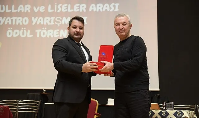 Başkan Çırpanoğlu’ndan tiyatrocu öğrencilere destek haberi
