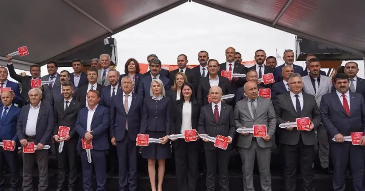 Başkan Gencan Akın, Türkiye Belediyeler Birliği hizmet aracı teslim töreni’ne katıldı haberi