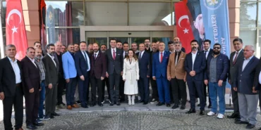 Başkan Zeyrek, Manisa Ağrılılar Derneği üyeleri ile bir araya geldi haberi