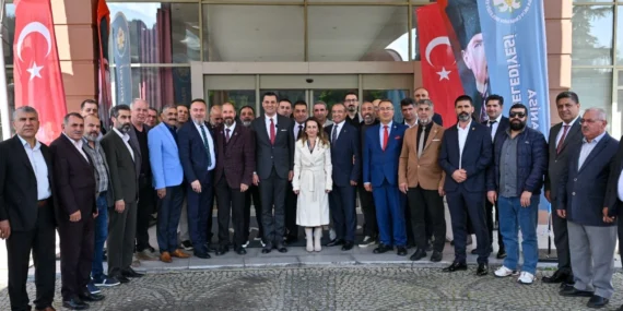 Başkan Zeyrek, Manisa Ağrılılar Derneği üyeleri ile bir araya geldi haberi