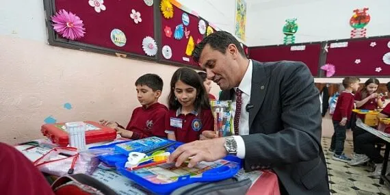 Başkan Zeyrek’ten Minik Öğrencilere 23 Nisan Sürprizi haberi