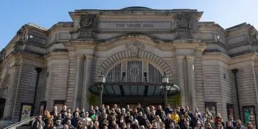 Borusan İstanbul Filarmoni Orkestrası beş şehirde gerçekleştirdiği  Birleşik Krallık turnesinde ayakta alkışlandı haberi