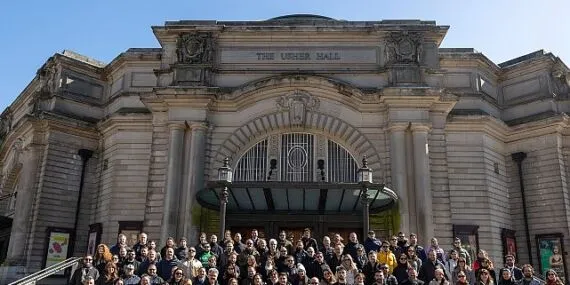 Borusan İstanbul Filarmoni Orkestrası beş şehirde gerçekleştirdiği  Birleşik Krallık turnesinde ayakta alkışlandı haberi