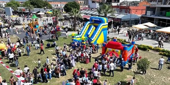 Burhaniye’de çocuklar bayramlarını gönüllerince yaşadı haberi